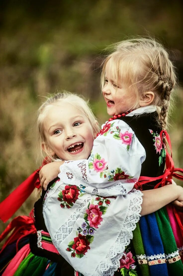 Польские дети в школах. Народный костюм польша детский. Польские дети фото. Польские дети фото. Дети в польше современные.