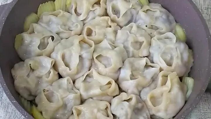 Сталик манты. Манты на картофельной подушке. Жареные манты с картошкой. Как приготовить манты без мантоварки на сковороде. Приготовить манты без мантоварки.