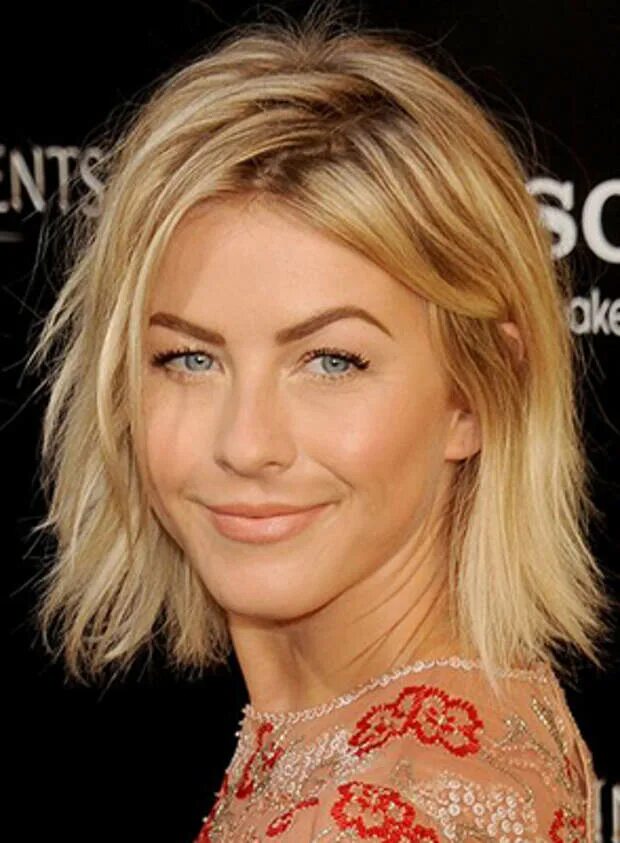 Julianne Hough Bob. Джулианна Хаф стрижка 2023. Джулианна Хаф стрижка. Джулианна Хаф стрижка каре. Стрижки на средние тонкие редкие