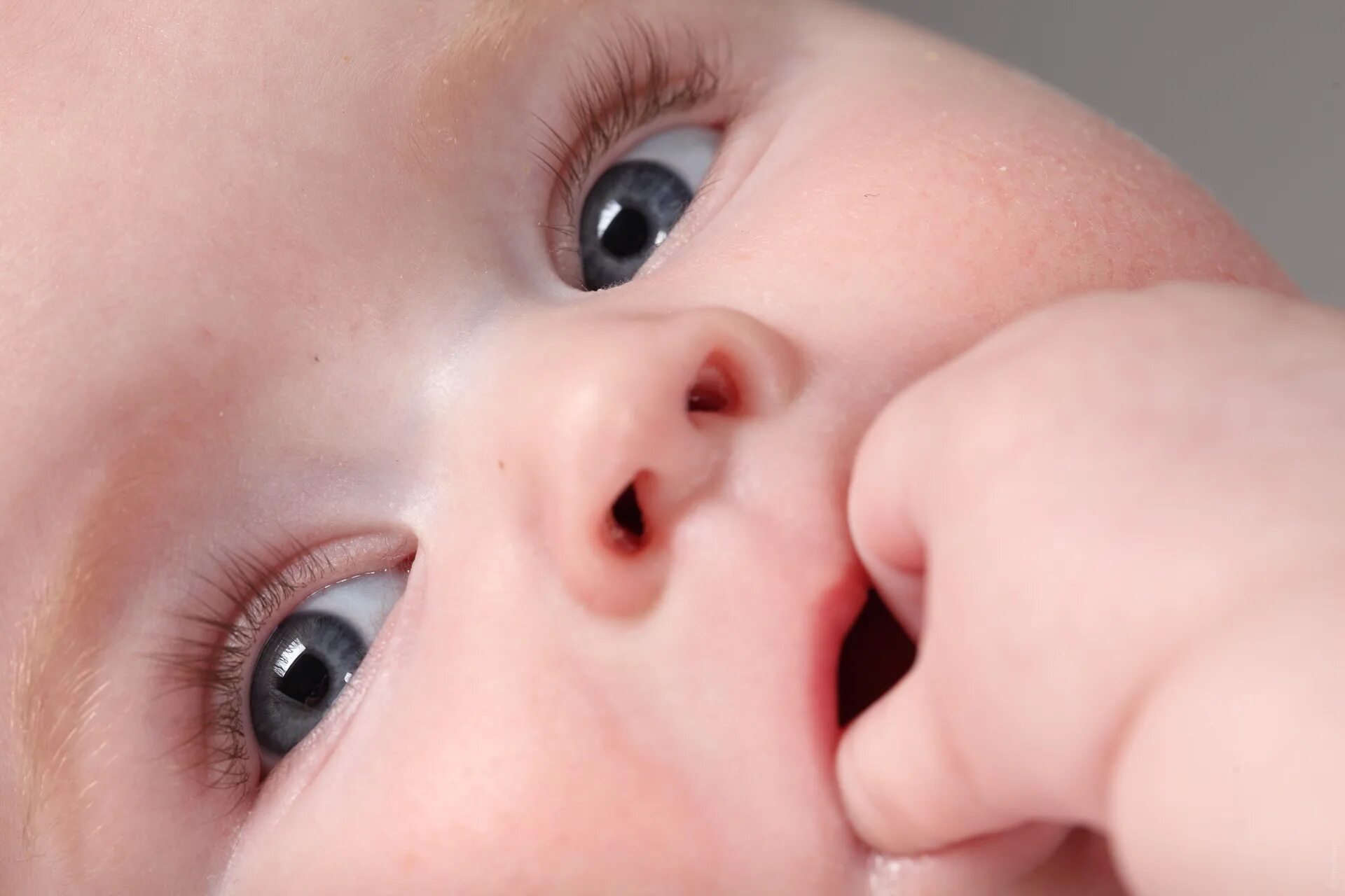 Профилактика глаз новорожденного. Глаза новорожденного. Стоматит у новорожденных фото.