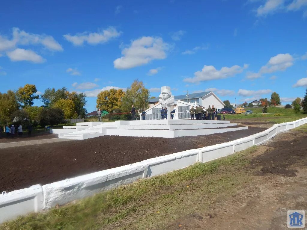 Село половодово. Лысьва. Памятник в половодово в центре села. Памятник победы в половодово. Половодово соликамский район.
