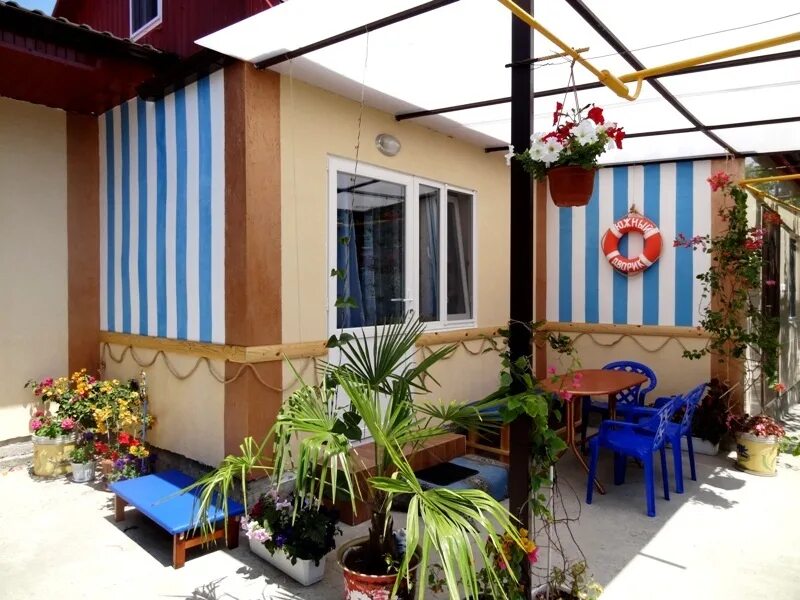 Анапа ул новороссийская 157 гостевой дом. Витязево зеленый дворик. Витязево дворик. Витязево дворик. Витязево дворик.