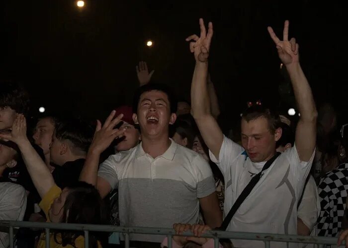 Бар 90-х. Дискотека 90-х фото. Современная дискотека 2023 года. Бар 90-х. Дискотека 2022.