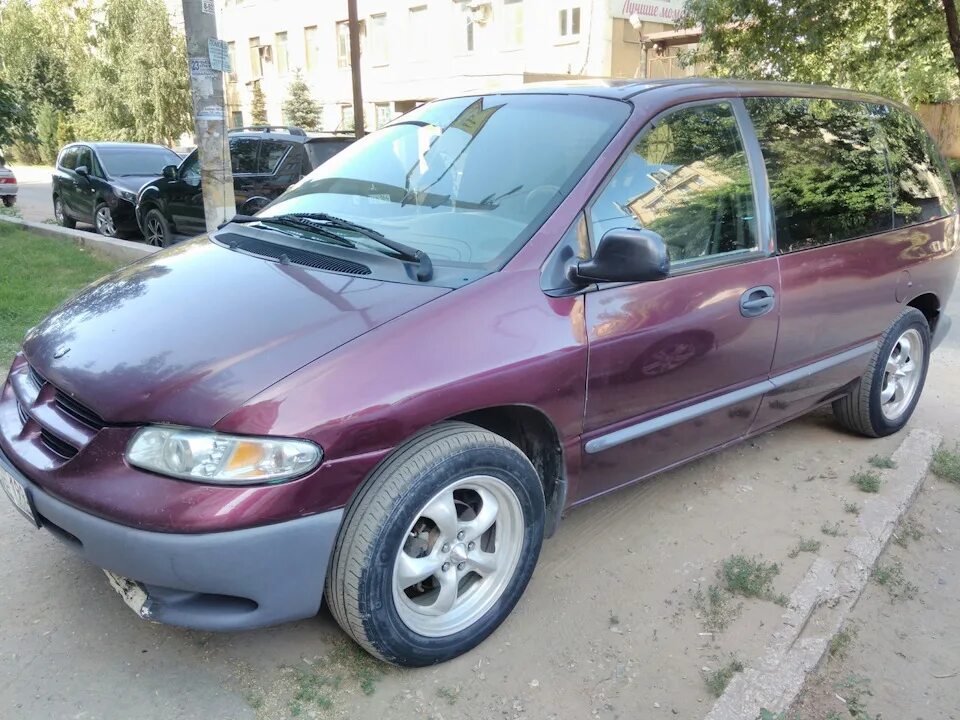 Караван диски купить. Додж Караван 2.4 2002. Dodge Caravan 1999. Додж Караван 2.4 1999г. Додж Караван 1999.