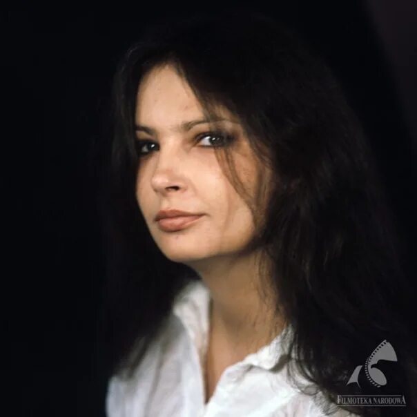 Anna Dymna Biografia / W wieku 10 lat zaczęła chodzić na zajęcia teatralne prowa