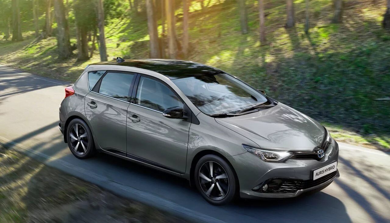 Тойота аурис гибрид 2018. Тойота аурис 3. Toyota auris 2021. Аурис 2018 года. Аурис 2018 года.
