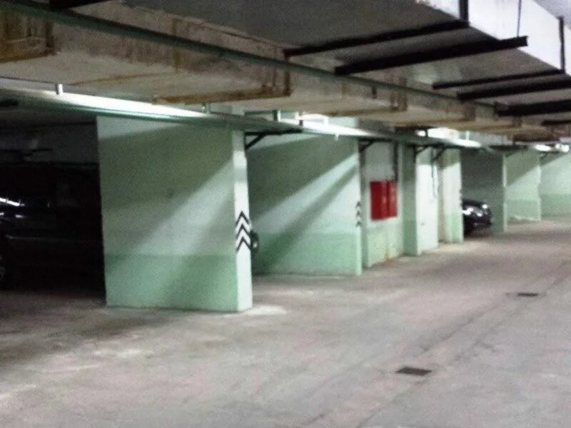 Юных ленинцев 12к1. Крытый гараж. Тольятти 180. Юных ленинцев 12к1. Продам машино.