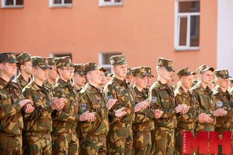 60 военнослужащих