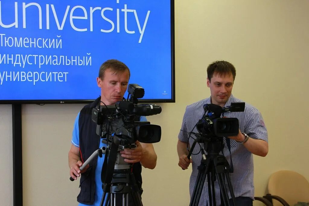 Ремонтирует ноутбук. Тумаренко александр владимирович волггму. Апгрейд это что означает простыми словами. Инженерная школа энергетики тпу. Компьютеры на предприятии.