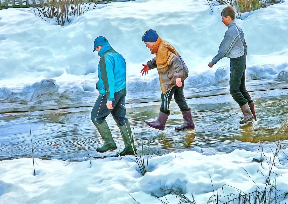 Ручей весело бежал. Дети весной. Весенние ручьи. Пускать кораблики в ручейках весной.