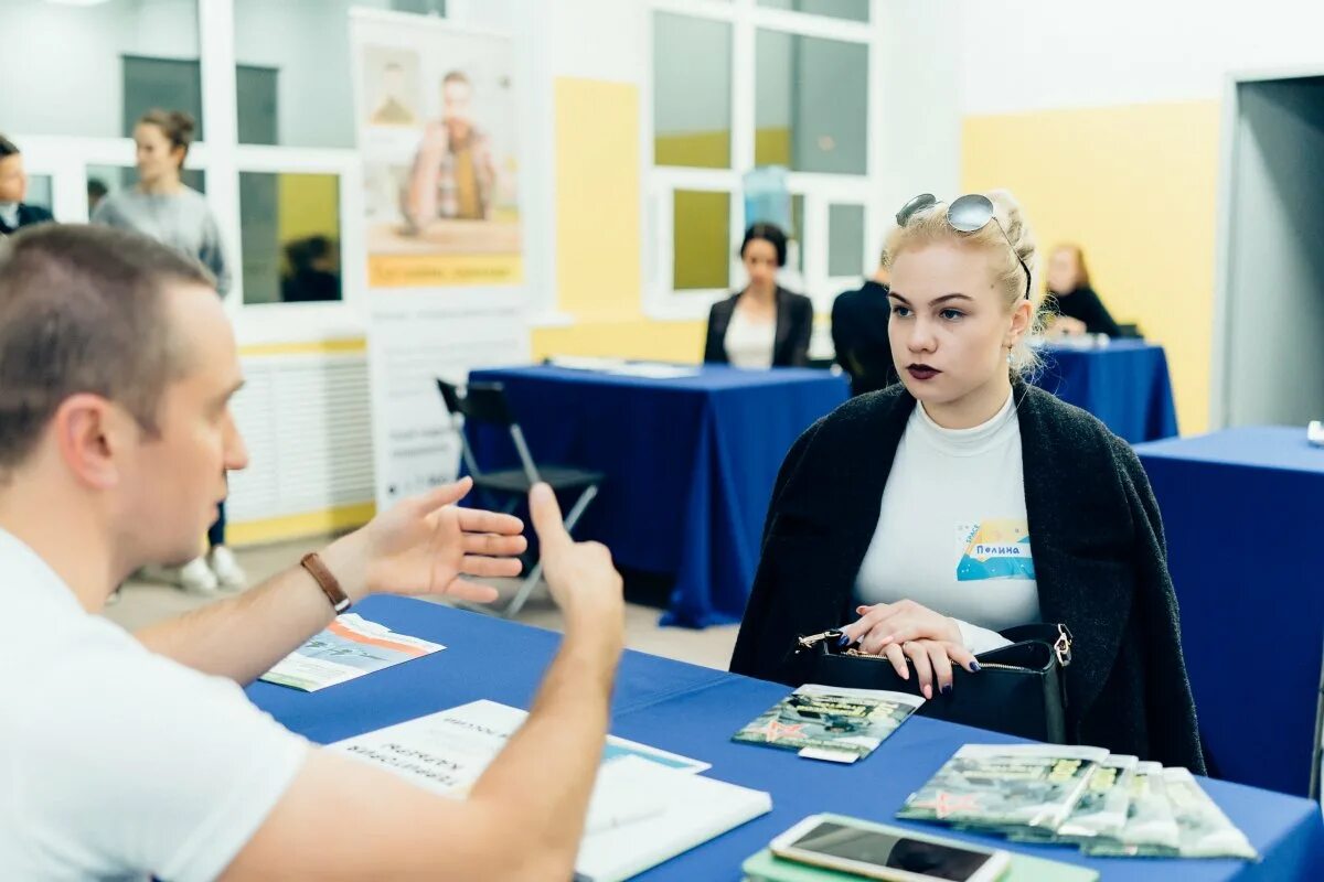 Выпускники вузов россии. Карьера новости. Двфу конкурс. Гостиный двор выставки 2022 образование и карьера. Карьера новости.