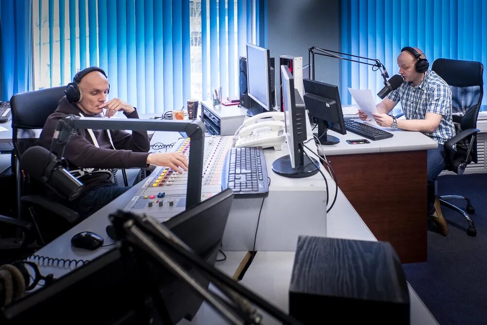 максим челноков ведущий. говорит москва фото. говорит москва прямой эфир смотреть.