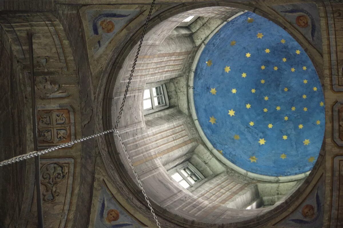 Свод звезд. Купола со звездами. Вьющийся на свод потолок. Сводчатый потолок в церкви. Звездчатый свод в архитектуре.