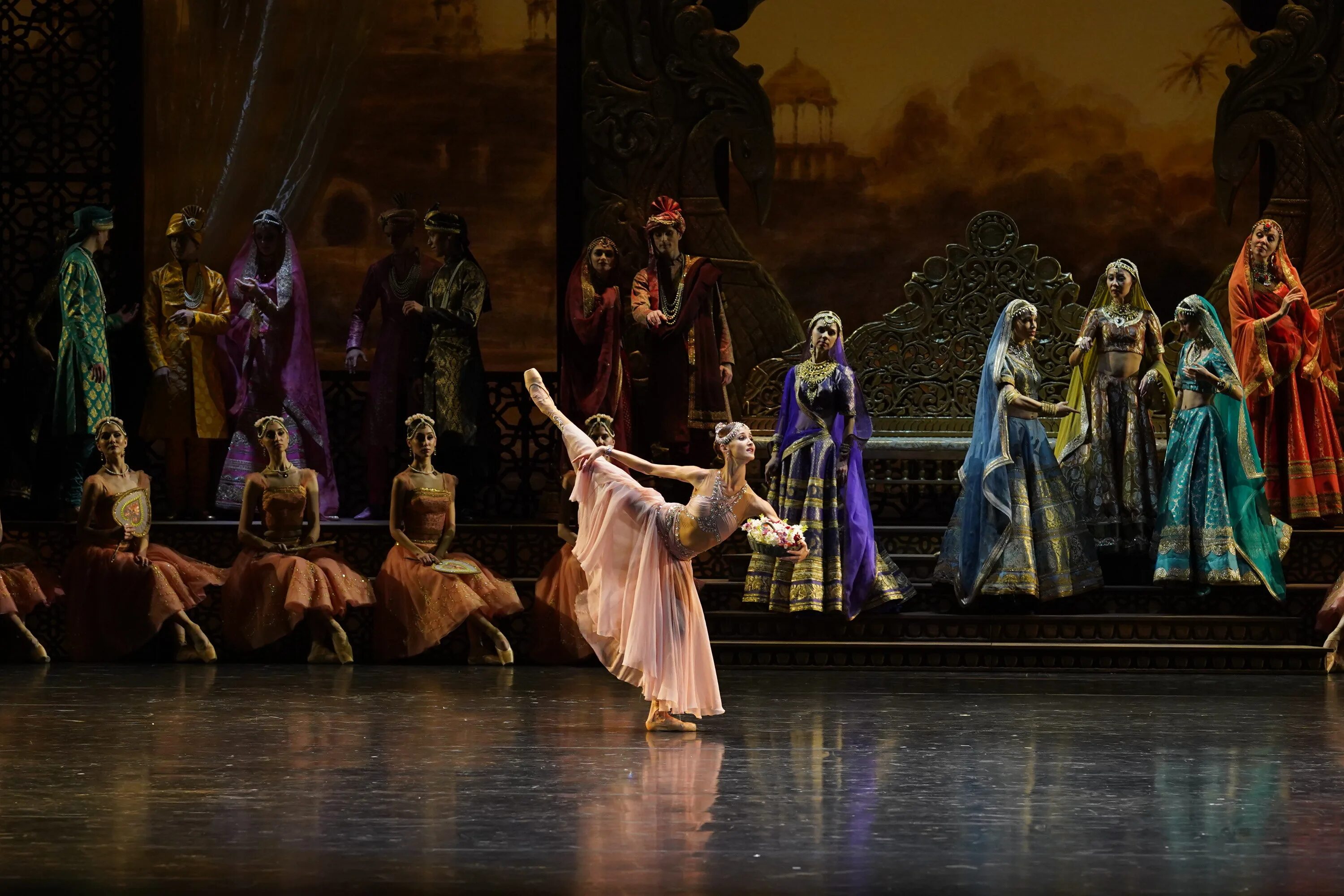 новосибирский государственный академический театр оперы и балета. оперный балет новосибирск. балет в новосибирском театре оперы и балета. лебединое озеро начо дуато. оперный балет новосибирск.