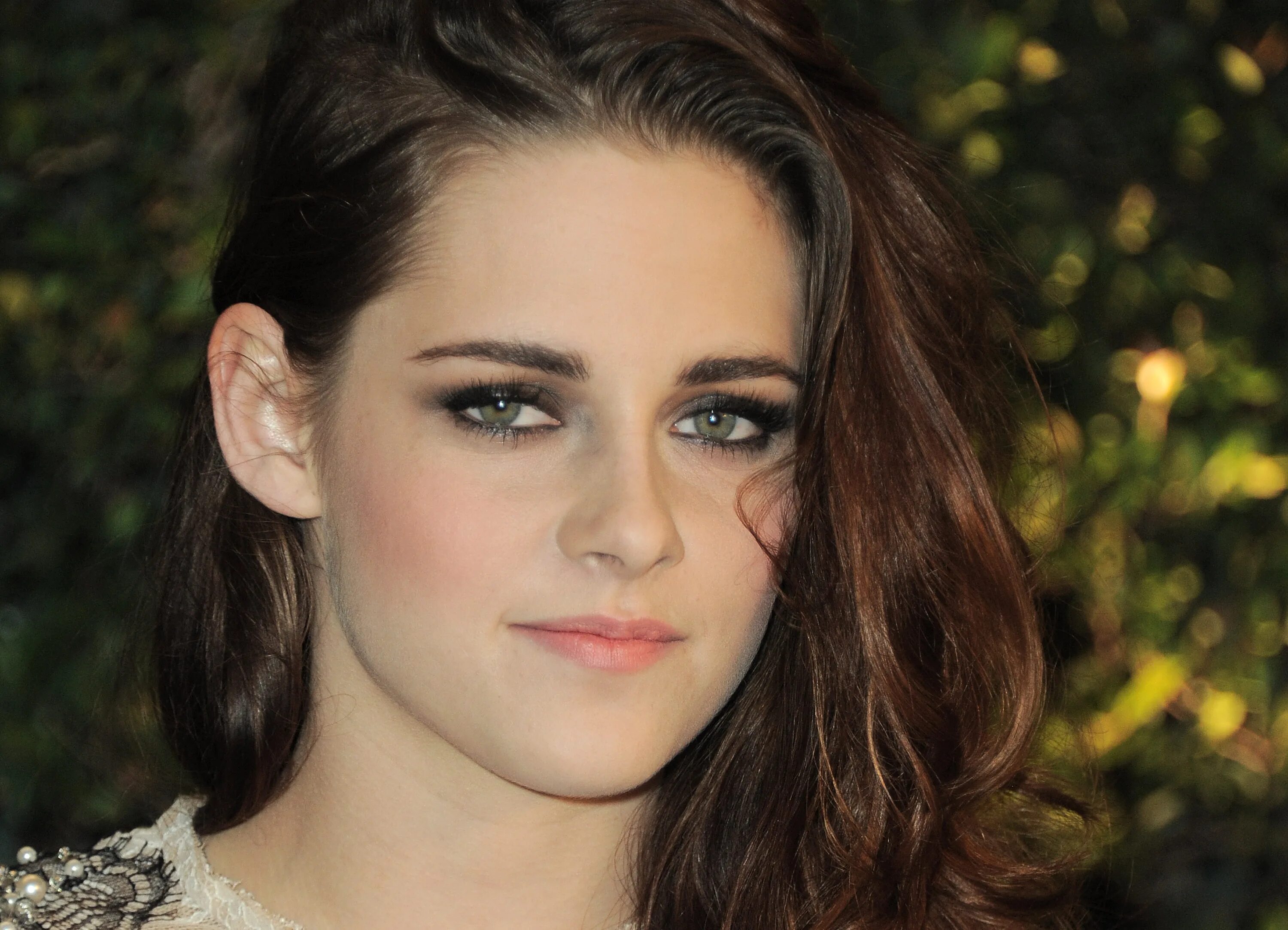 Кристен стюарт сумерки. Главная актриса сумерки. Кристен стюарт kristen stewart. Кристен стюарт. Кристен стюарт.