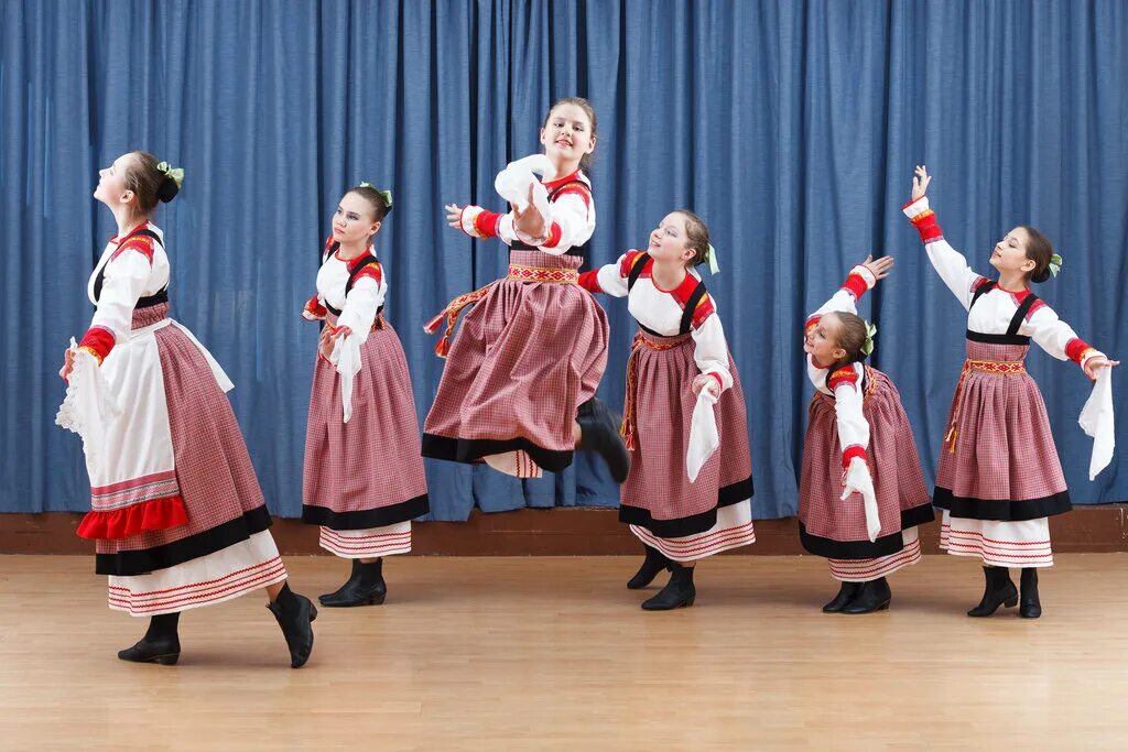 танец детские забавы. костюм царевны для танца. костюм на танец зимние забавы. зимние забавы. зимние развлечения для детей.