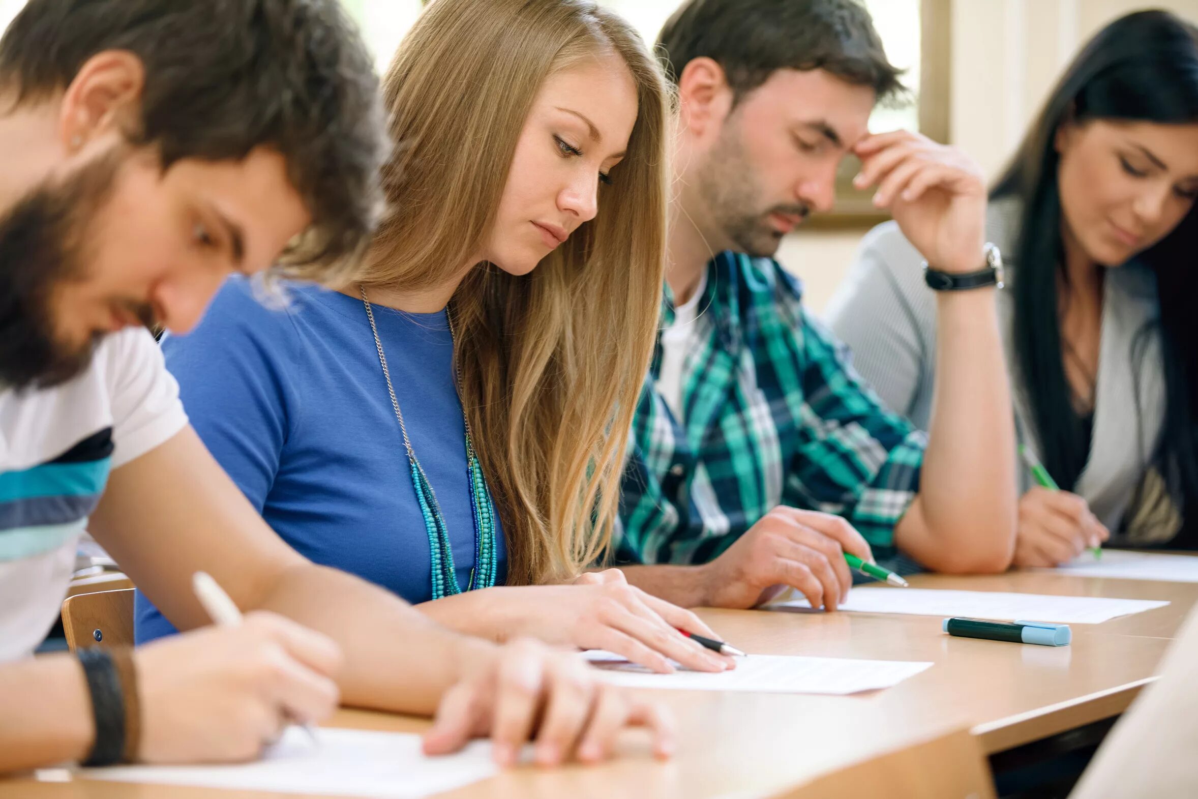 Students запись. Студенты. Учащиеся студенты. Студенты на паре. Учеба взрослые люди.