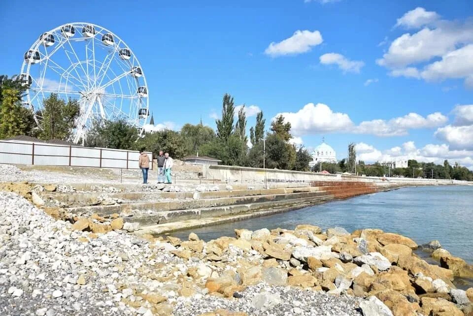 В евпатории открыли набережную терешковой. Набережная Валентины Терешковой Евпатория. Набережная Валентины Терешковой Евпатория 2022. Пляж Евпатории набережная Валентины Терешковой. Набережная Евпатории 2022.