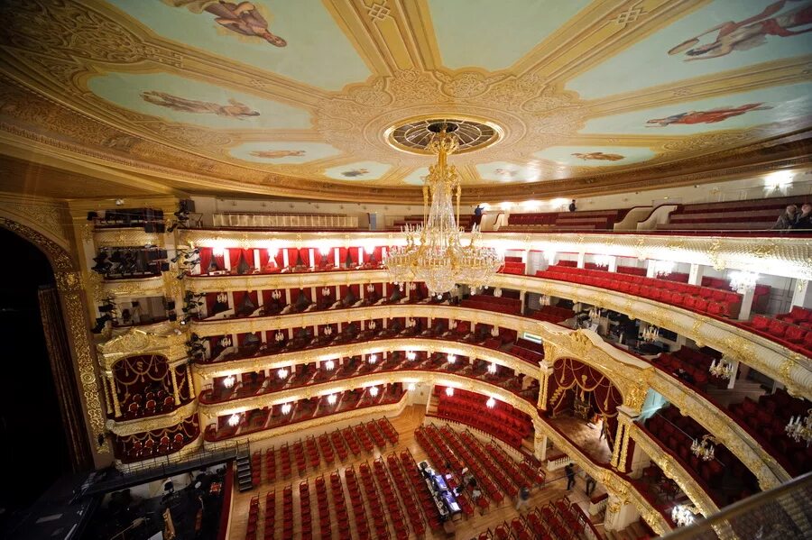 Государственный академический большой театр россии зал. Сцена театра. Зрительный зал балет. Л. Большой театр оперы и балета в минске.