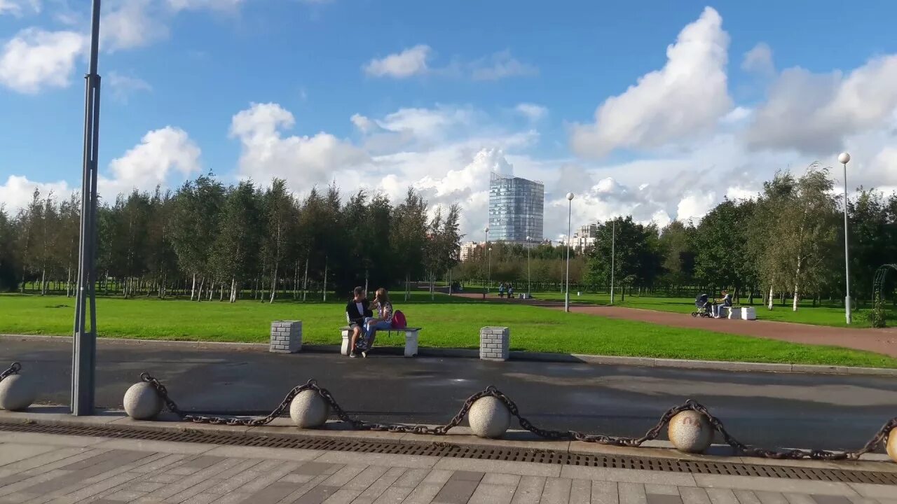 Парк 300-летия санкт-петербурга 2023. Фонтаны в парке 300-летия санкт-петербурга. Деревянная дорожка парк 300 летия. Парк 300-летия санкт-петербурга. Парк имени 300-летия санкт-петербурга.