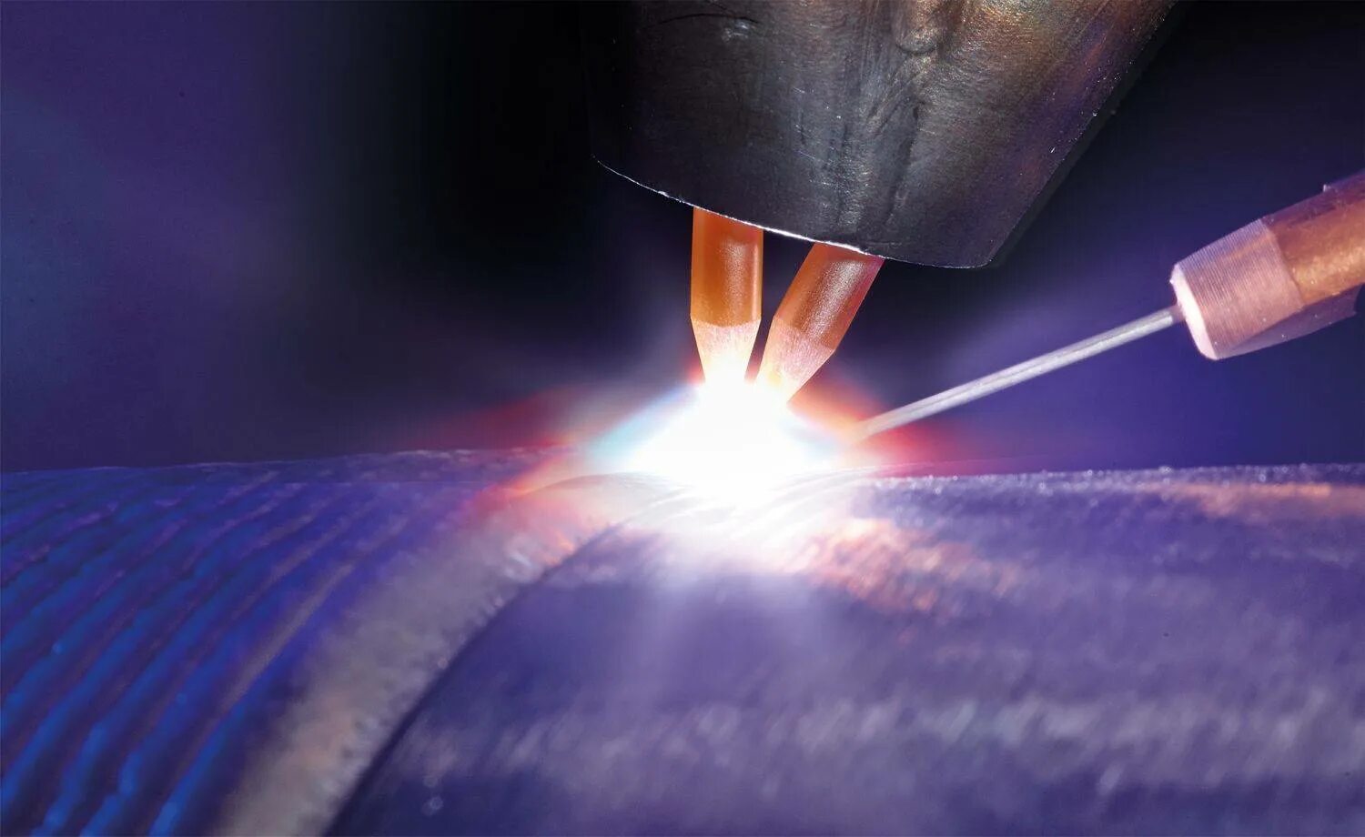 ручная электродуговая сварка. электрическая дуговая сварка.