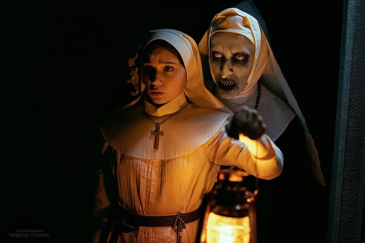 Сюжет монашки. Таисса фармига проклятие монахини. Проклятие монахинь фильм 2020. Таисса фармига проклятие монахини. Проклятие монахини валак.