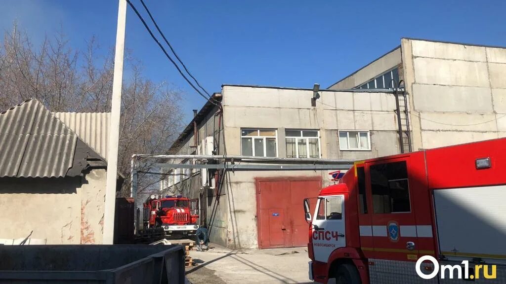 Пожар в кировском районе сегодня. Здание мчс. Пожар в кировском районе новосибирска сегодня. Пожар в кировском районе новосибирска сегодня. Пожар в кировском районе новосибирска сегодня.