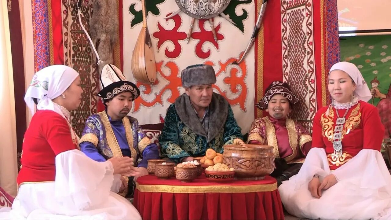 Традиции казахов. Казахские традиции. Народные традиции казахов. Традиционная казахская свадьба. Kazakh traditions