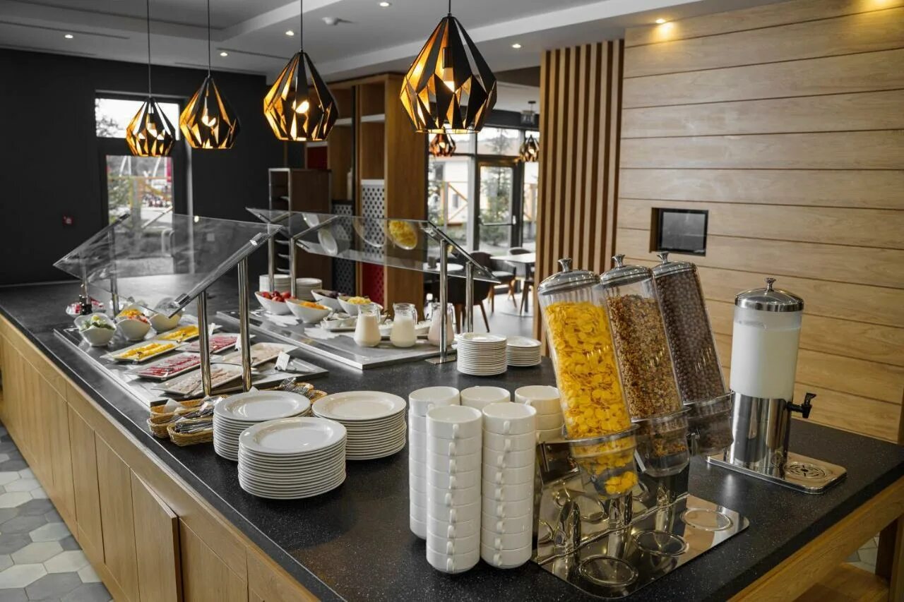 Holiday inn express moscow - khimki gopark. Отель holiday inn khimki. Holiday inn express химки. Go park 4. Холидей экспресс шереметьево гостиница.