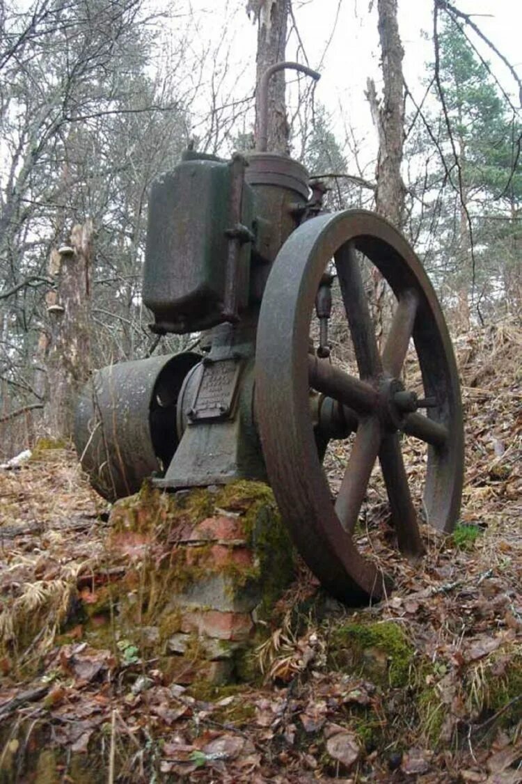 Нефтяной двигатель болиндер. Нефтяной двигатель. Полудизель болиндер. Болиндер двигатель. Калоризаторный двигатель нд-22.