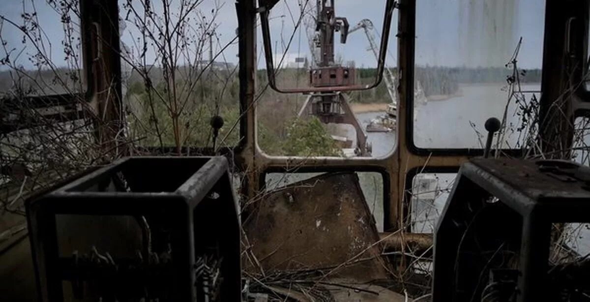 Видео припять чернобыля. Портовые краны зов припяти. портовые краны чзо. портовые краны припять. припять грузовой порт.