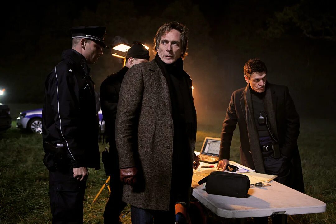 зарубежные детективы про расследования. зарубежные детективы про расследования. вершина озера (2013). зарубежные детективы про расследования. виселица 2017.