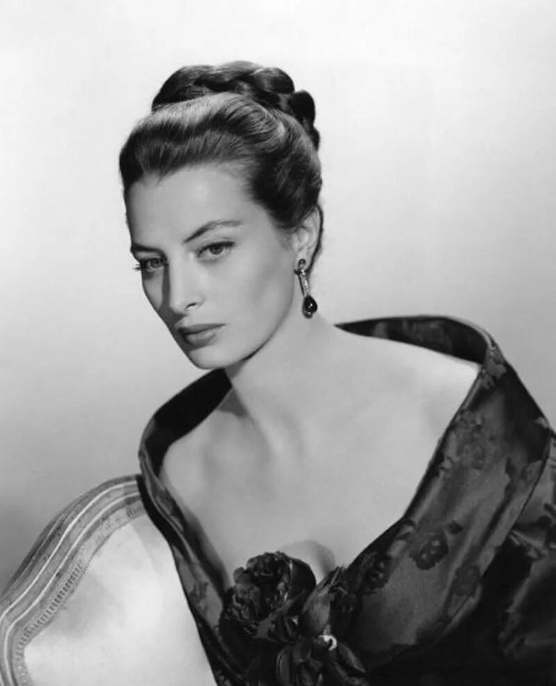 Капучине фото. Капучине фото. Жермен элен ирен лефевр капучине. Капюсин французская актриса. Капучине актриса блеф.