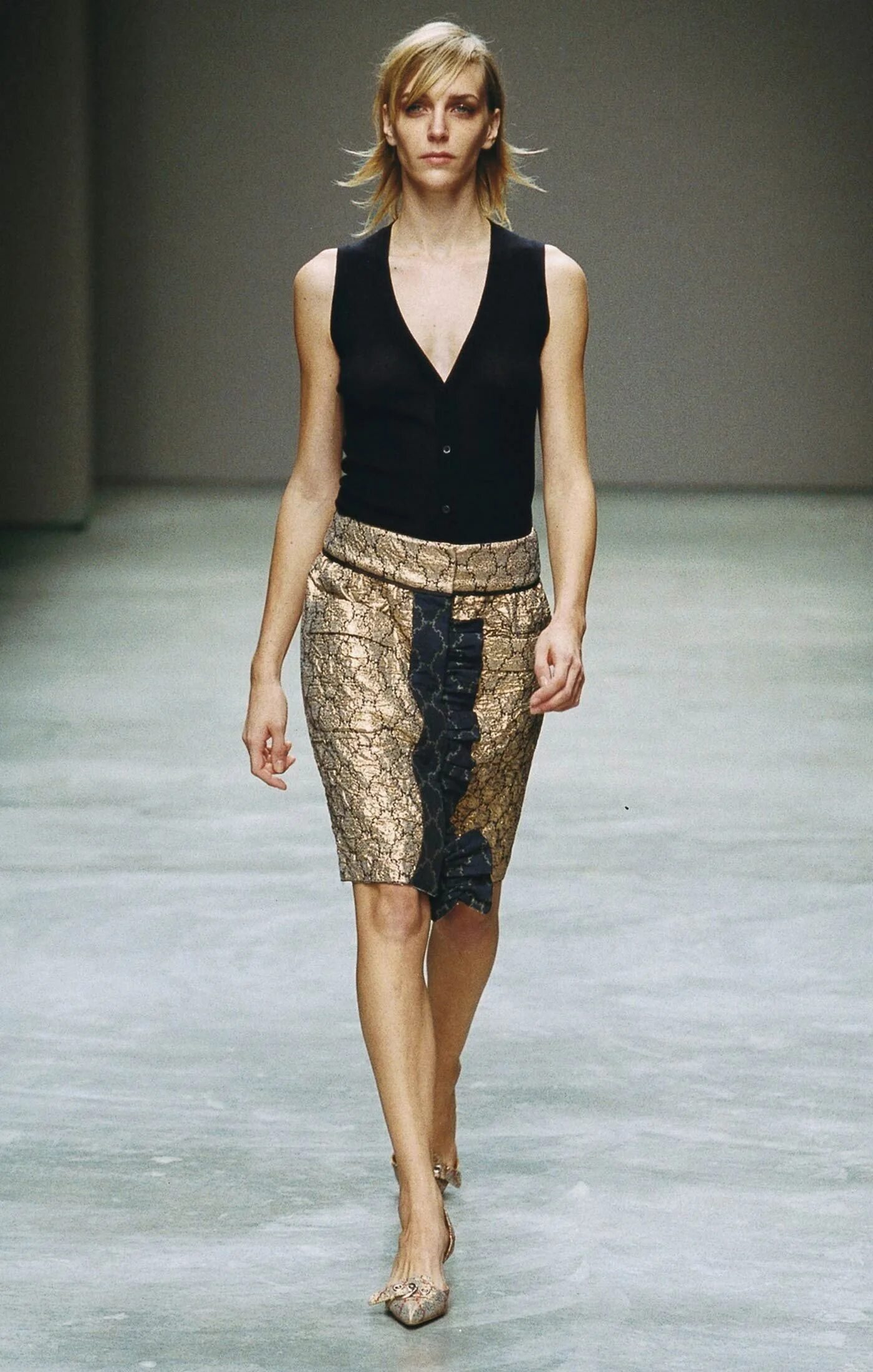 Мода 2002 года. Женская мода 2002 года. коллекция prada 2001. мода 2002 в россии. мода лето 2002.