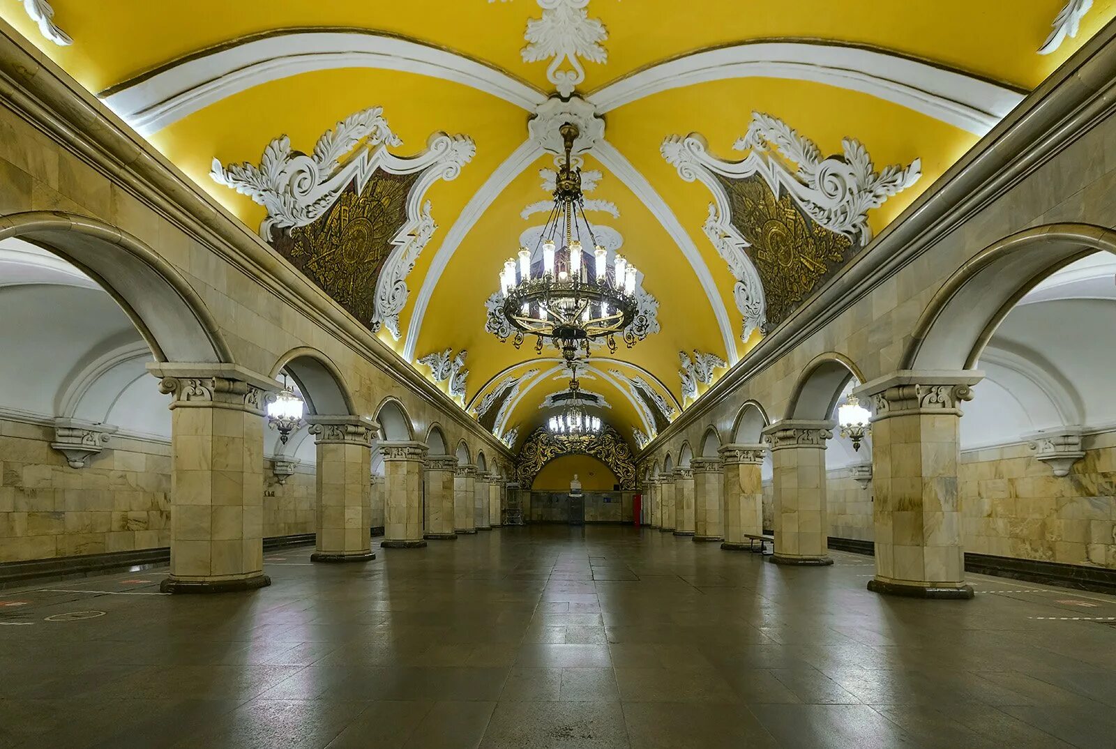 Московское метро станция маяковская. Станция метро искусств и ремёсел, париж. Московская станция метро «комсомольская-кольцевая». Вагон метро москва 2020 81-775. Сама метро.