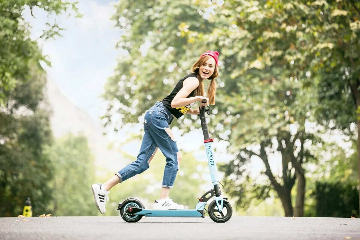 Со скольки лет можно арендовать электросамокат. Electric Kick Scooter. Красивый самокат. Девушка на самокате. Кататься на электросамокате.