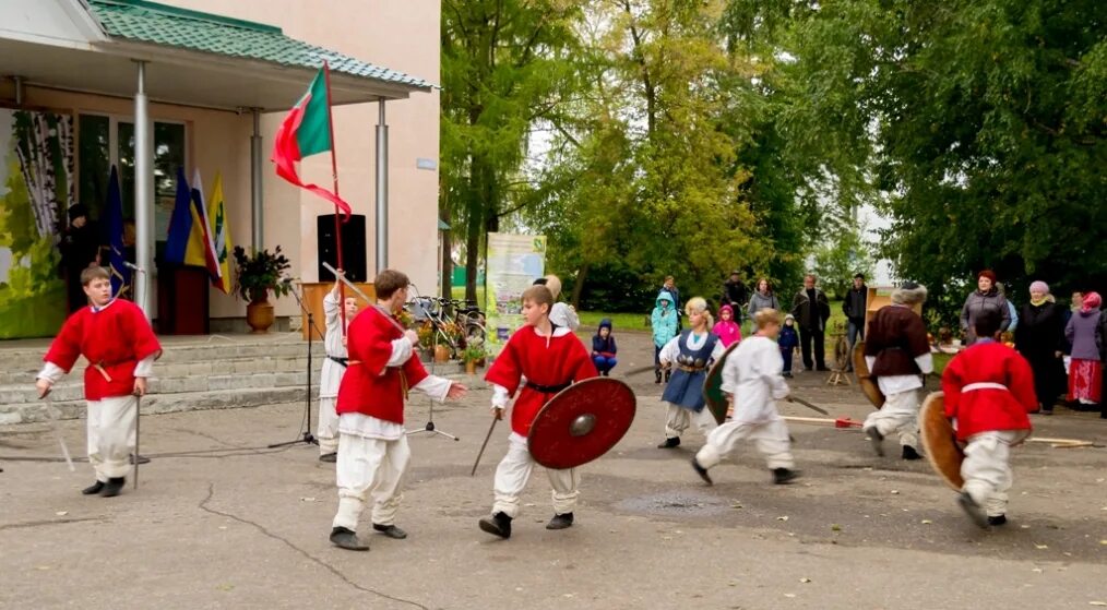 Ст Родниковская праздничные мероприятия. Красная горка Колышлейский район школа. Казаки Колышлея. Колышлейское казачье войско Родниковский. Погода красная горка омская