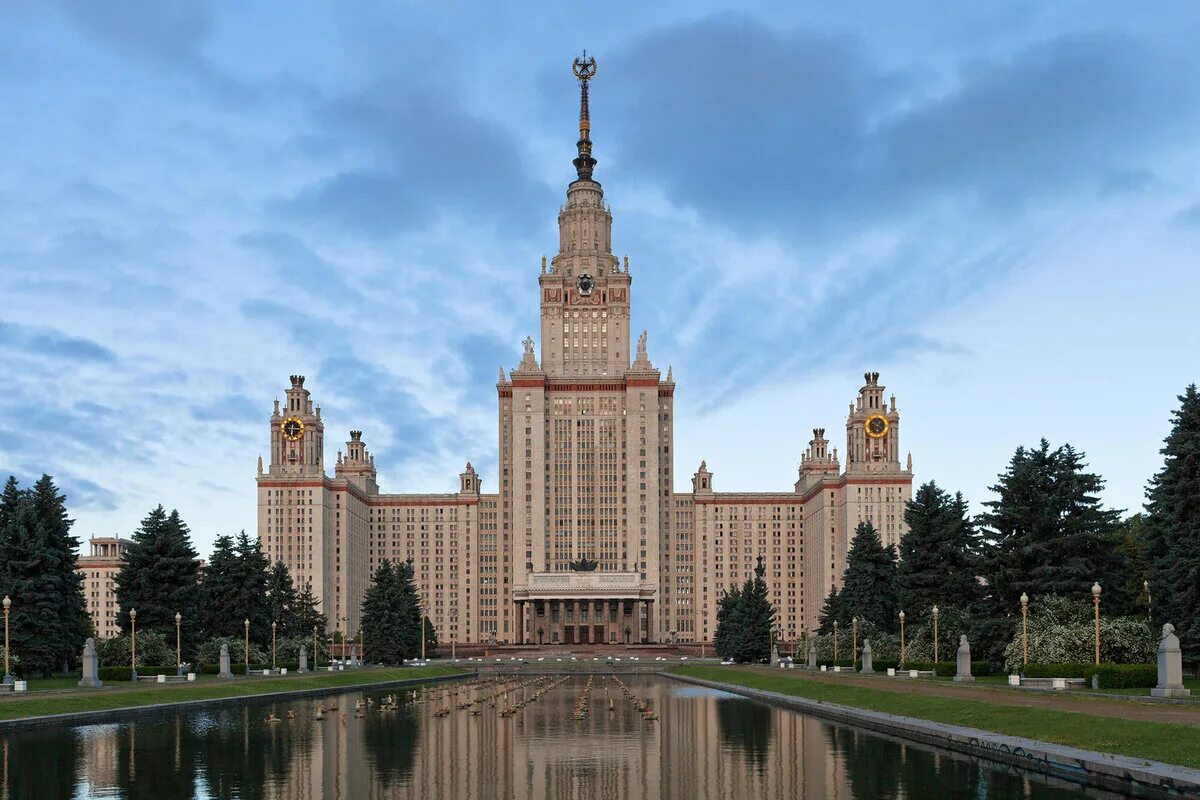 Мгу ломоносов. Ломоносова. Мгу имени ломоносова. Учебные заведения москвы доклад. Московский университет имени ломоносова 1755.