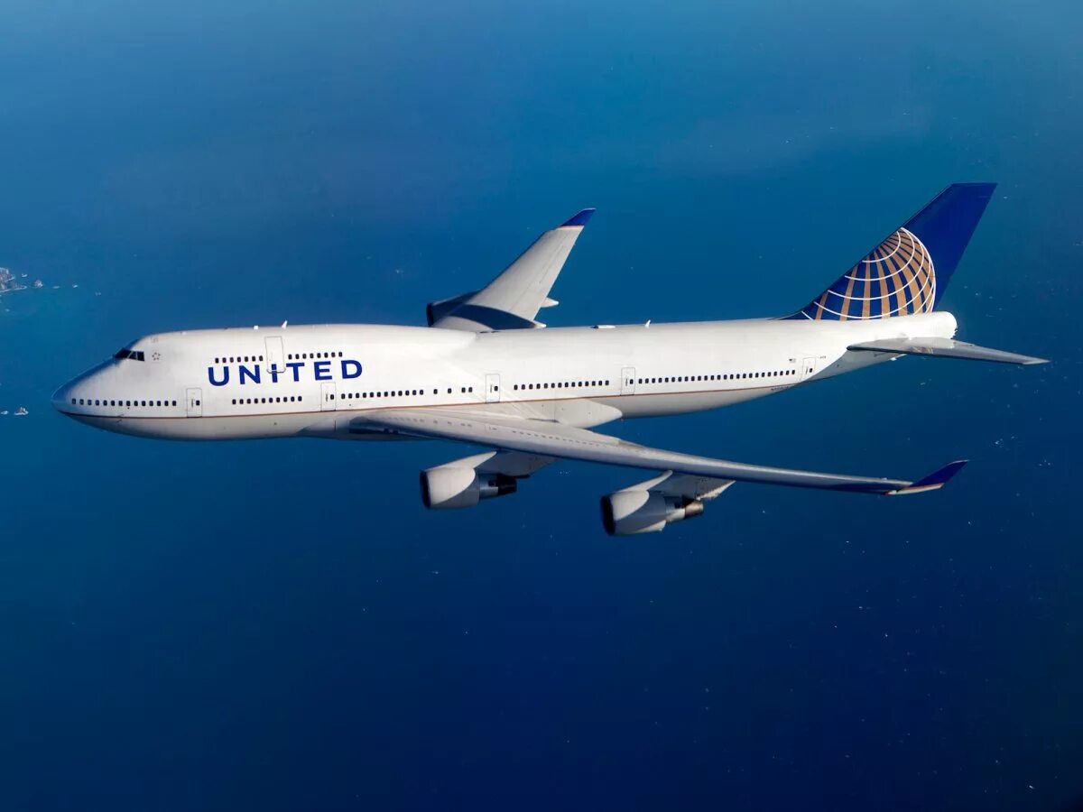 Боинг 747. Самолёт Boeing 747. Авиалайнер Boeing 747. Боинг 747 400 джамбо Джет