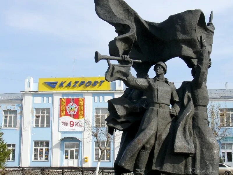 Памятники петропавловск казахстан. Памятники петропавловск казахстан. Памятники абаю кунанбаеву. Памятники петропавловск казахстан. Памятники в петропавловске казахстан.