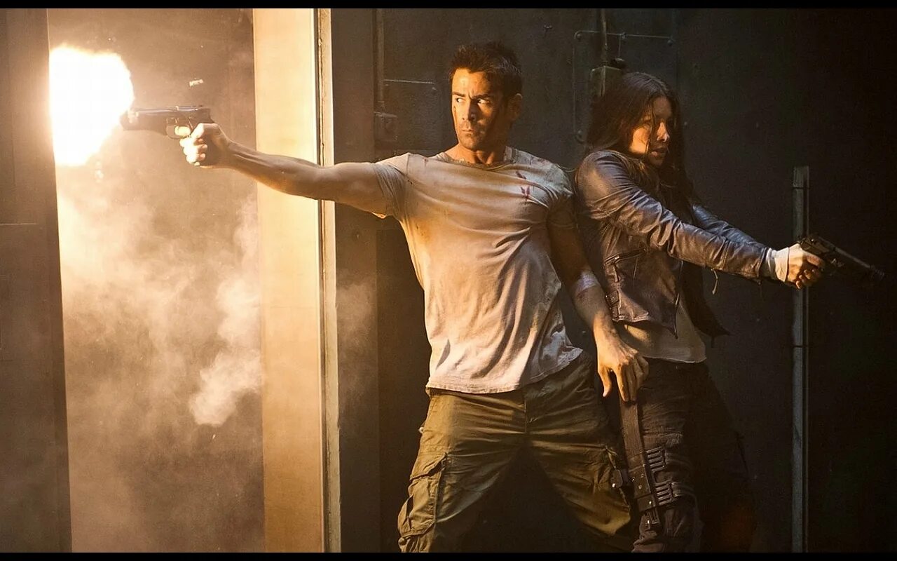 Action 2012. Фильм total recall 2012. колин фаррелл и кейт бекинсейл в фильме. колин фаррелл вспомнить все. вспомнить всё 2012 кадры из фильма.