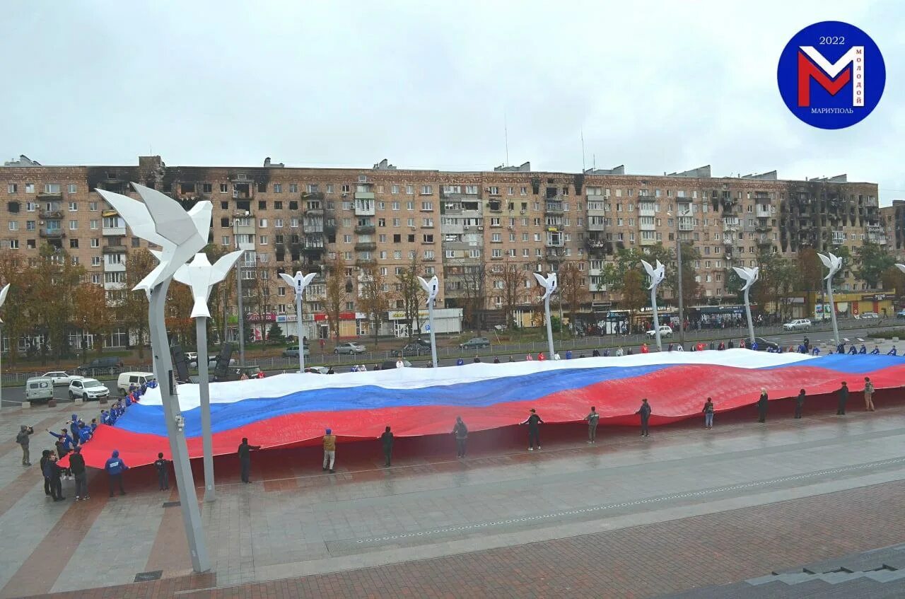 Площадь мариуполя км2. Мариуполь площадь свободы голуби. парк победы мариуполь. мариуполь центральная площадь. мариуполь площадь ленина.