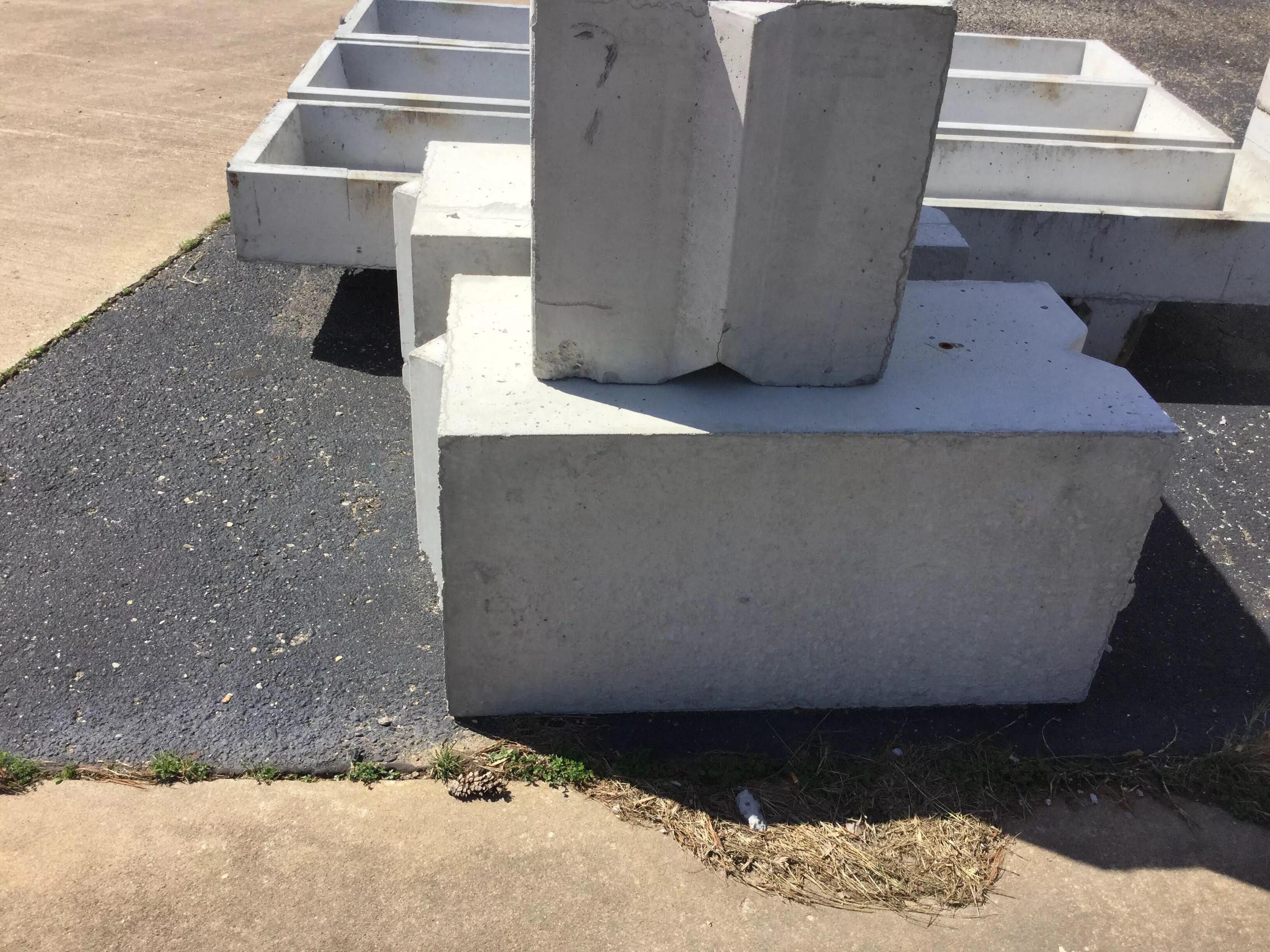 Железобетонные корытообразные блоки. Фбс блоки 2000-900-200. Блок скц 190. П бетонные блоки. Пустотный фундаментный блок фбп 24.