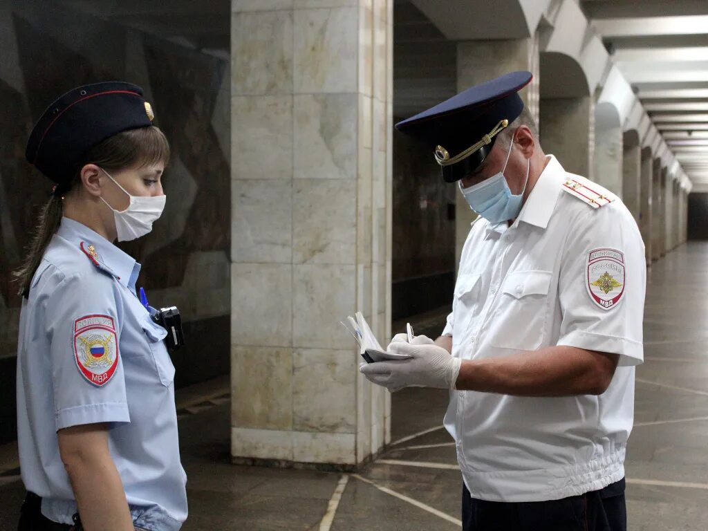 Сотрудники полиции метро. Полиция метрополитена Новосибирск. Отдел полиции на метрополитене Новосибирск. Форма полиции метрополитена. Полиция Московского метрополитена.