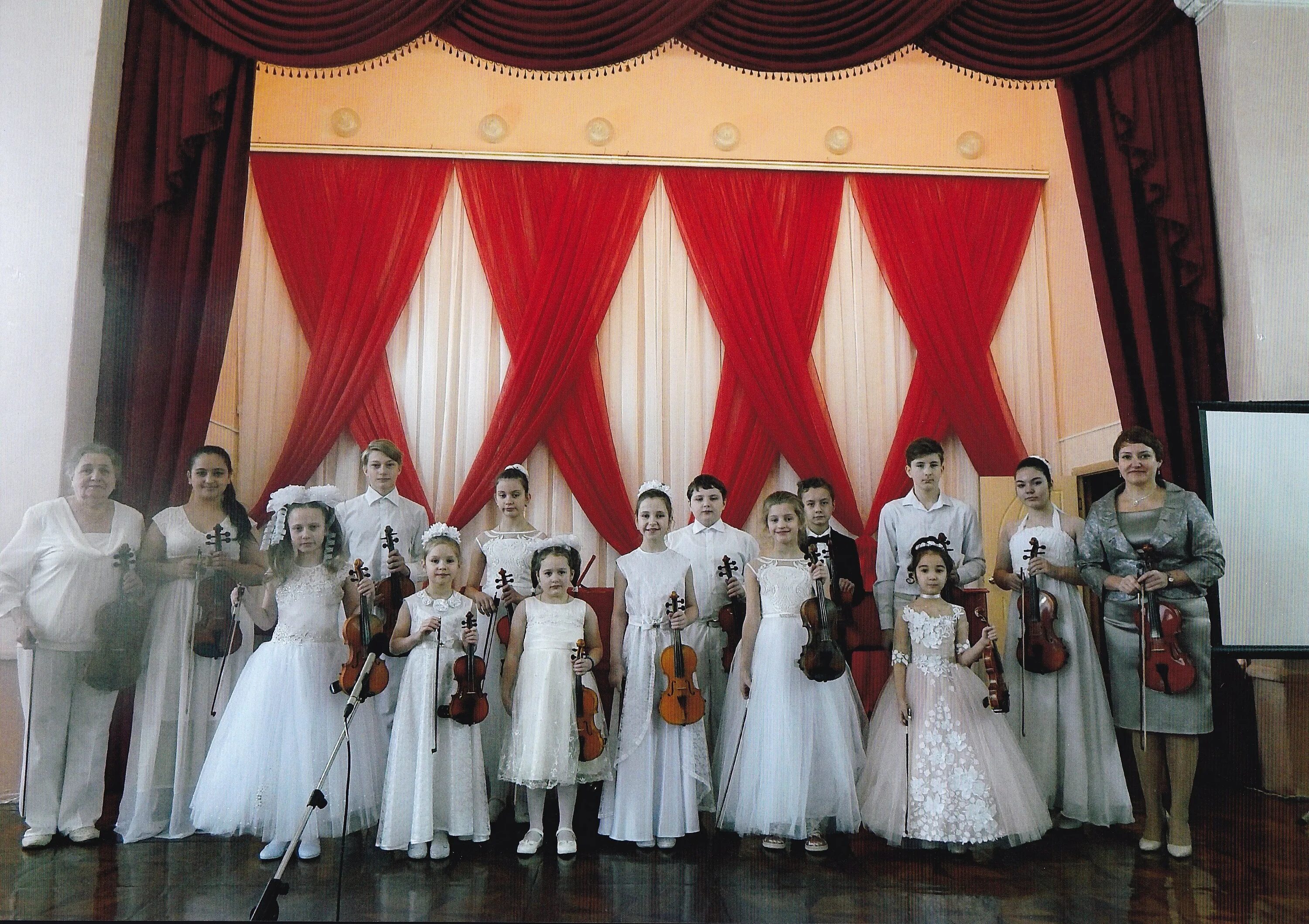 Магазин элегия в богородицке тульской области. Кровать джессика корона. Мебельный салон элегия богородицк. Богородицк мебельные магазины. Магазин мебели элегия богородицк.