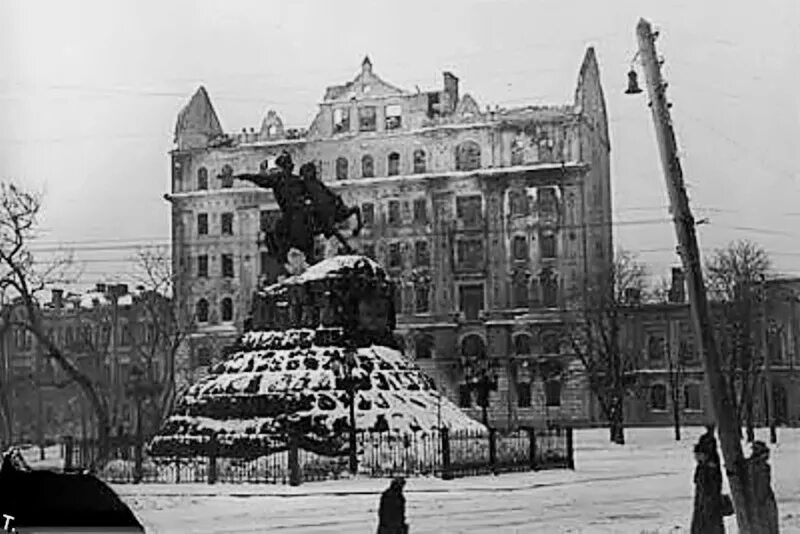 Киев военные годы. Киев в оккупации 1941-1943. Киев Крещатик 1942. Киев 1941. Освобождение Киева 1943.