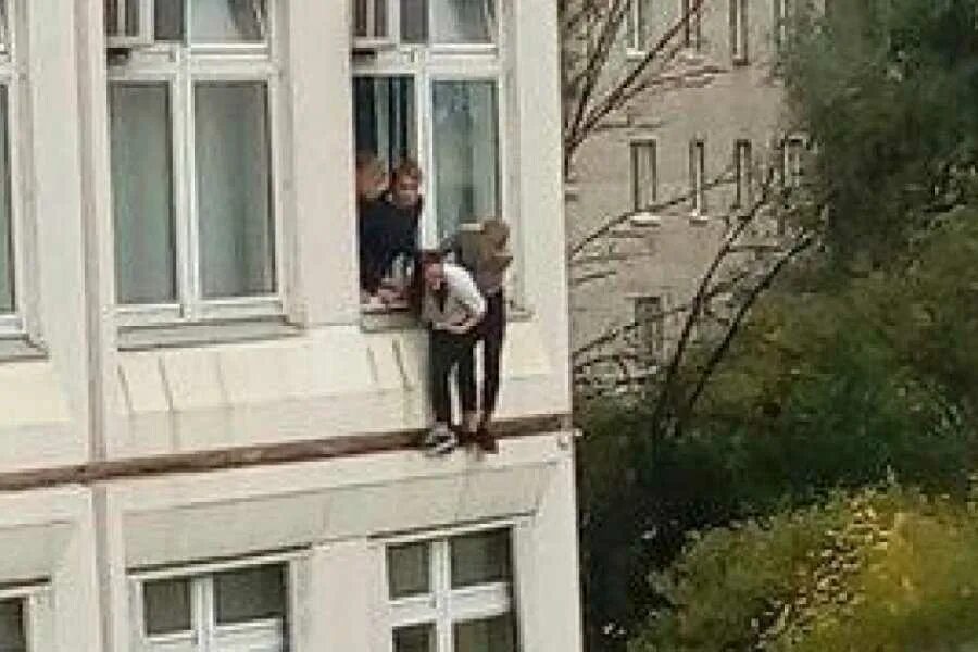Давай пока брата нет дома