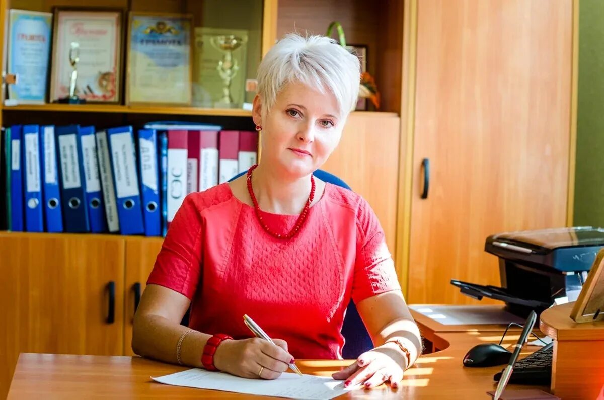 Белый фартук и гладиолусы": в новой школе на улице Артиллерийской прошла первая 