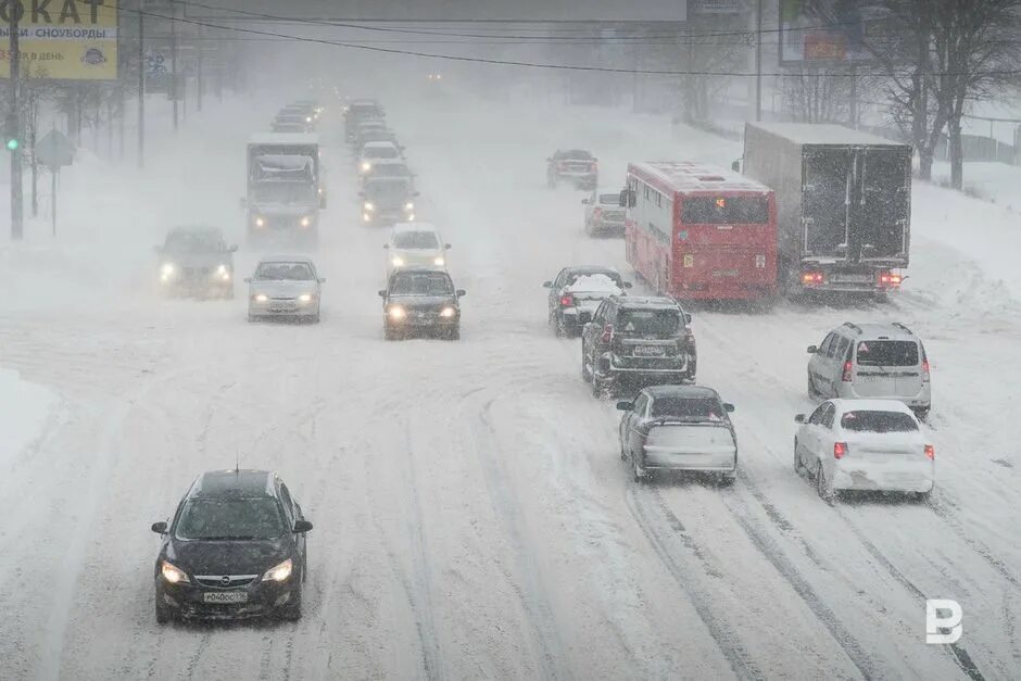 Погодные условия в казани. Погодные условия в казани. Пурга в казани. Метель в городе. Метель в татарстане на дорогах.