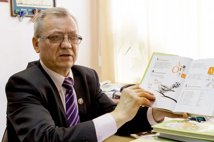 Міхась пазнякоў. Міхась пазнякоў беларусь. Михась пазнякоу. Книги михася познякова. Партрэт міхась пазнякоў.